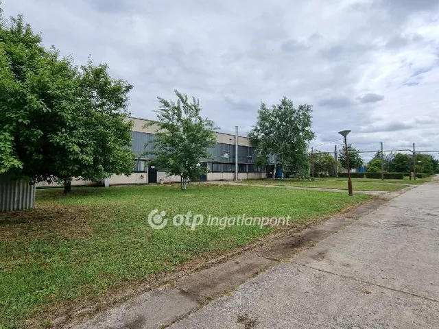 Kiadó kereskedelmi és ipari ingatlan Berettyóújfalu 1650 nm