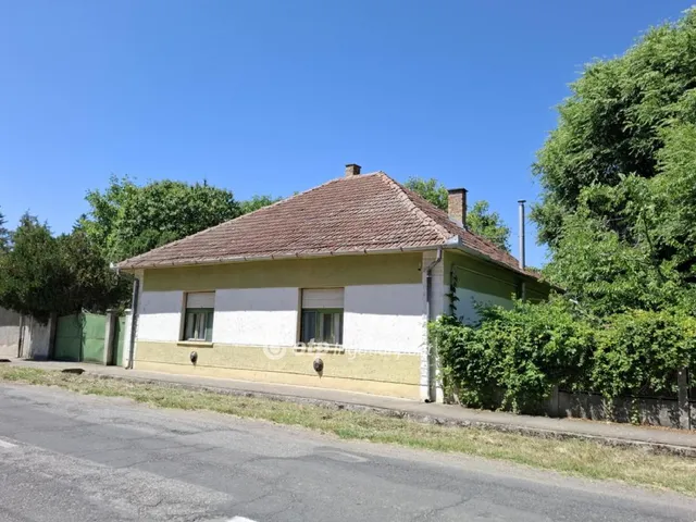 Eladó ház Biharkeresztes 100 nm