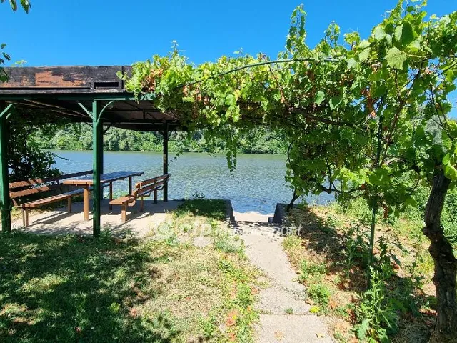 Eladó üdülő és hétvégi ház Tiszacsege, Tisza part 260 nm
