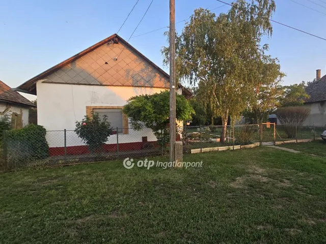 Eladó ház Tetétlen, központ 64 nm