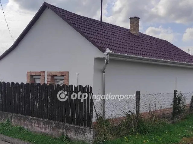 Eladó ház Tiszacsege 60 nm