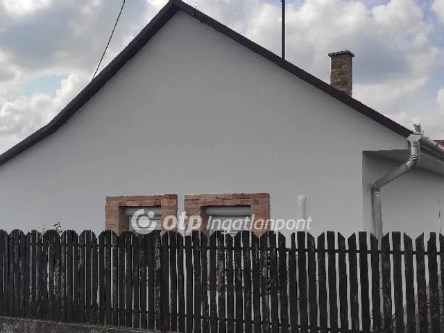 Eladó ház Tiszacsege 60 nm