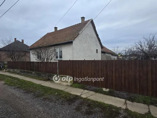 Eladó ház Földes 53 nm