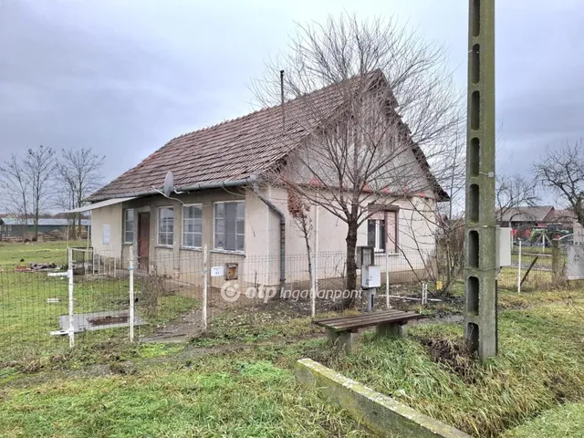 Eladó ház Zsáka 57 nm