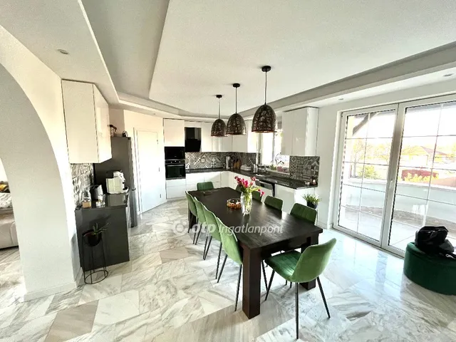 Eladó ház Debrecen, Szabadságtelep 240 nm