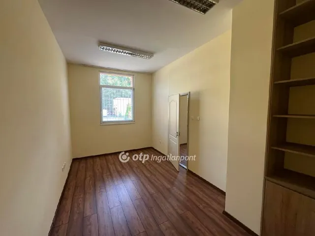 Kiadó kereskedelmi és ipari ingatlan Debrecen 43 nm