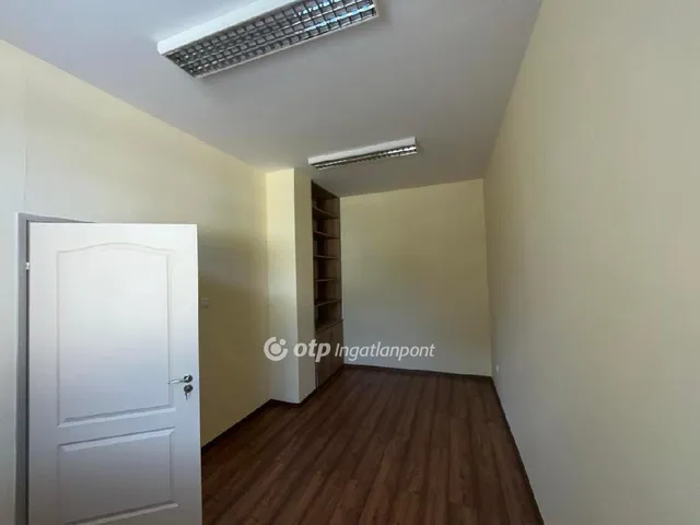 Kiadó kereskedelmi és ipari ingatlan Debrecen 43 nm