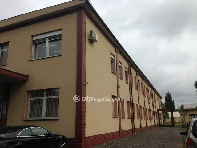 Kiadó kereskedelmi és ipari ingatlan Debrecen 33 nm