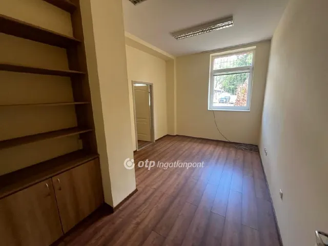 Kiadó kereskedelmi és ipari ingatlan Debrecen 46 nm