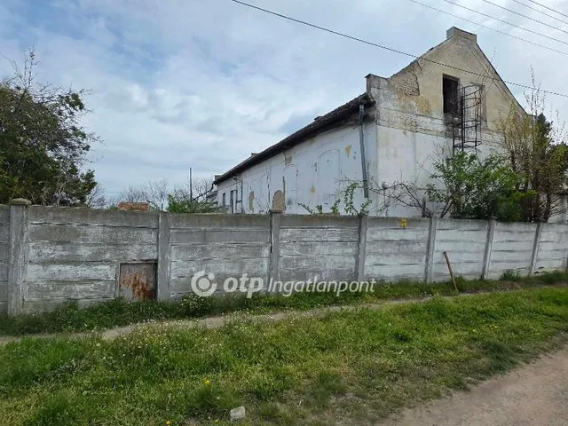 Eladó kereskedelmi és ipari ingatlan Derecske 210 nm