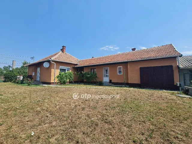 Eladó ház Tiszacsege 63 nm