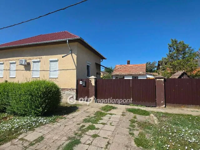 Eladó ház Kaba 100 nm