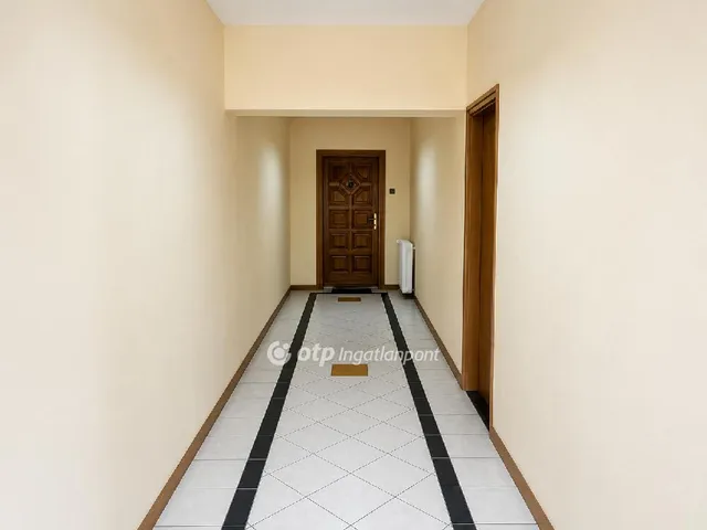 Kiadó kereskedelmi és ipari ingatlan Debrecen 40 nm