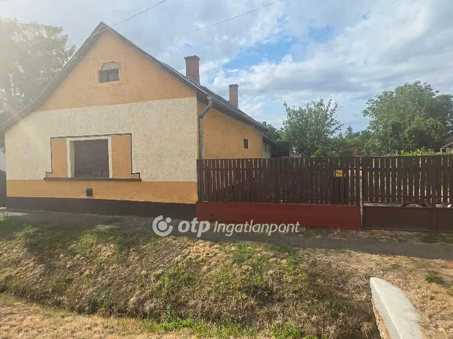 Eladó ház Kaba 82 nm