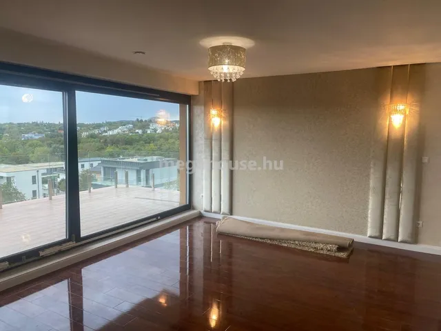 Eladó lakás Budapest XI. kerület, Madárhegy 186 nm