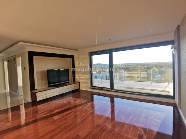 Eladó lakás Budapest XI. kerület, Madárhegy 186 nm