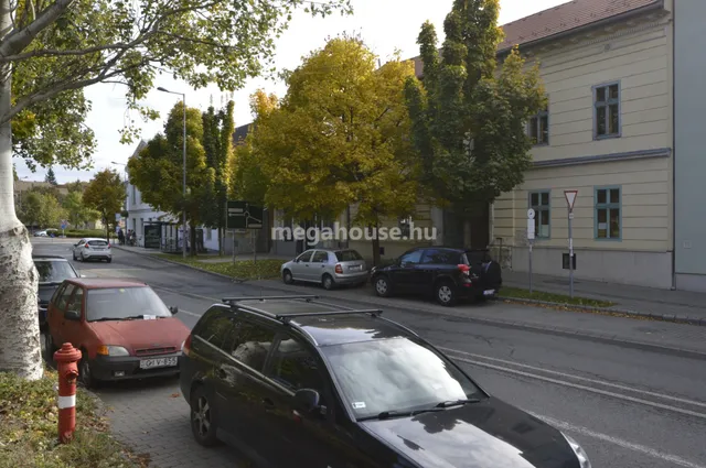 Eladó telek Budaörs, Templom tér 352 nm