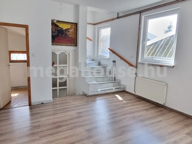 Kiadó kereskedelmi és ipari ingatlan Törökbálint 197 nm