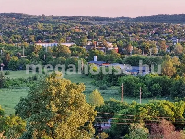 Eladó telek Budaörs 700 nm