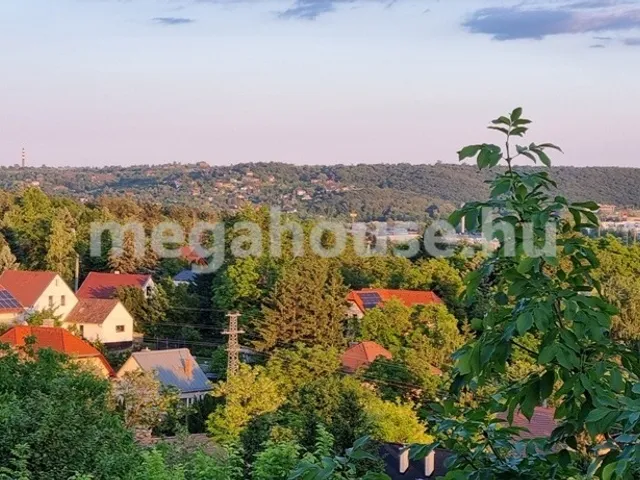 Eladó telek Budaörs 700 nm