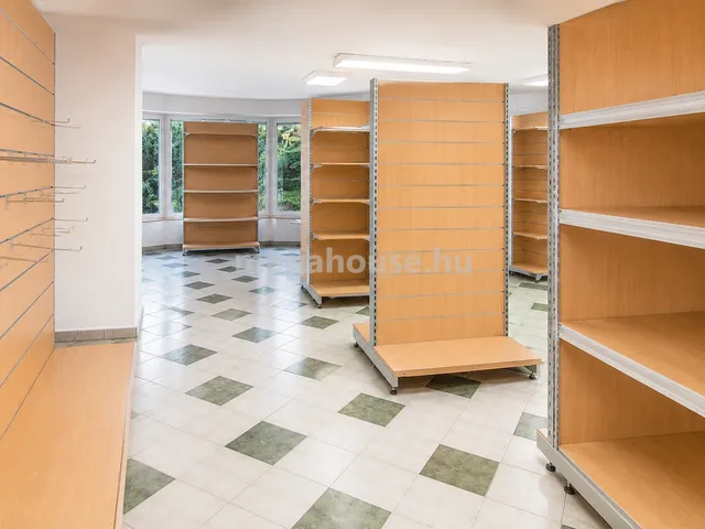 Eladó kereskedelmi és ipari ingatlan Budapest XI. kerület, Sasad-Sashegy XI. ker. 184 nm