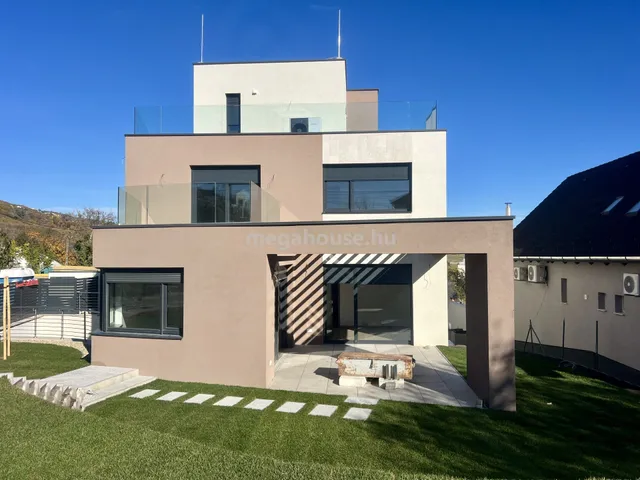 Eladó lakás Budapest XI. kerület, Madárhegy 136 nm