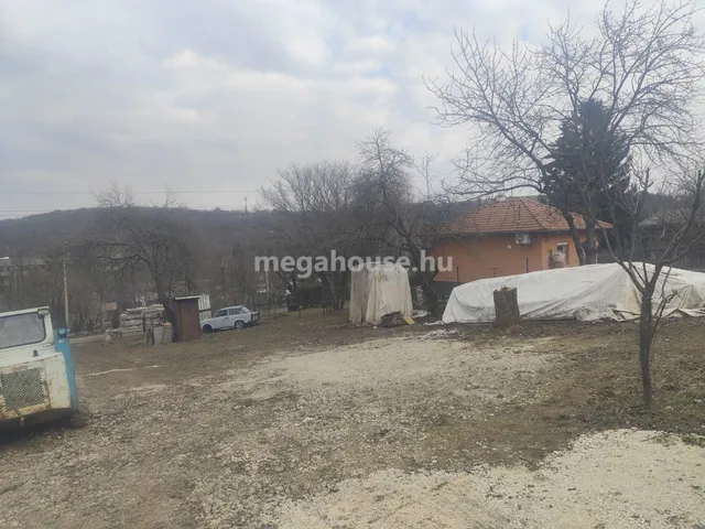 Eladó telek Törökbálint 715 nm