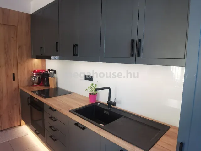 Kiadó lakás Budapest XI. kerület, Madárhegy 104 nm