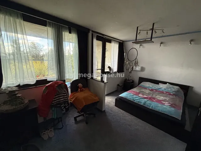 Eladó ház Budapest XII. kerület, Magasút 180 nm