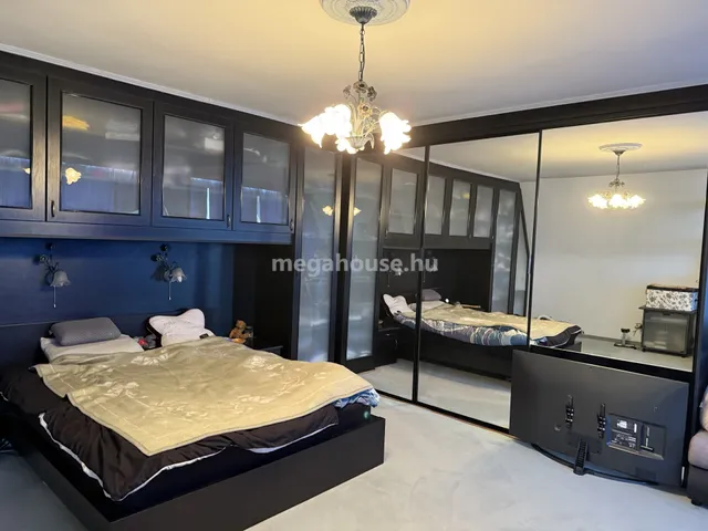Eladó ház Budapest XII. kerület, Magasút 180 nm