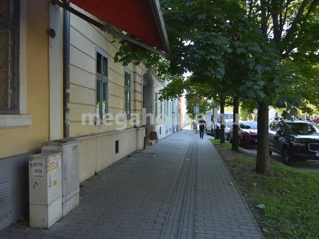 Eladó kereskedelmi és ipari ingatlan Budaörs 112 nm