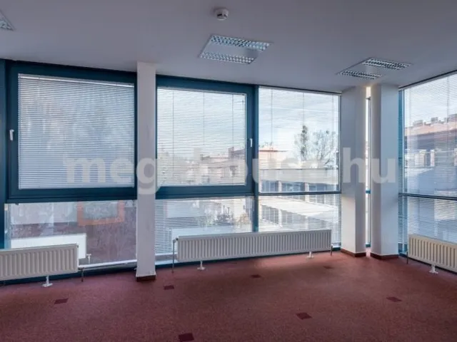 Eladó kereskedelmi és ipari ingatlan Budapest II. kerület, Rózsadomb 3350 nm