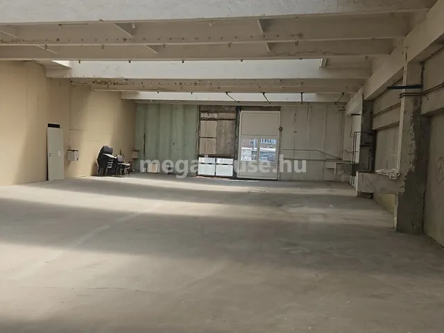 Kiadó kereskedelmi és ipari ingatlan Budapest XI. kerület, Kelenföld 300 nm