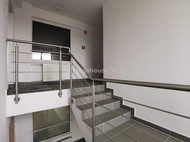 Kiadó kereskedelmi és ipari ingatlan Biatorbágy 350 nm