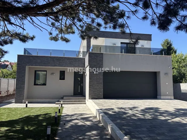Kiadó ház Érd 207 nm
