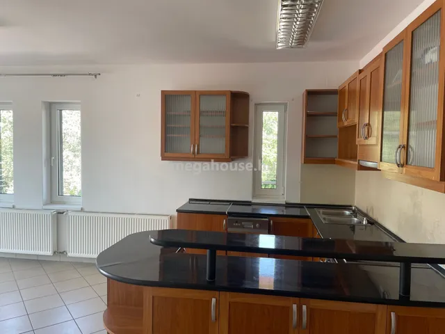 Eladó kereskedelmi és ipari ingatlan Győr 680 nm