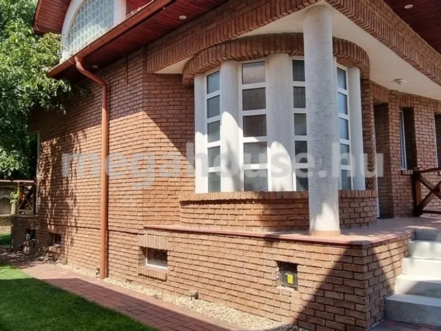 Eladó ház Budapest III. kerület, Csillaghegy 265 nm