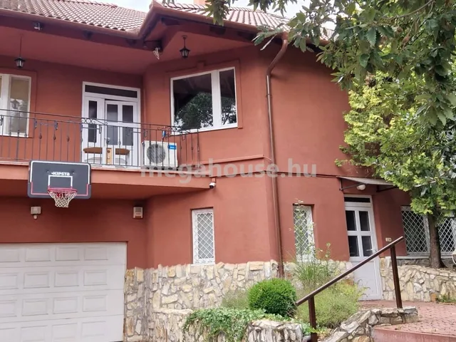 Eladó ház Érd 299 nm