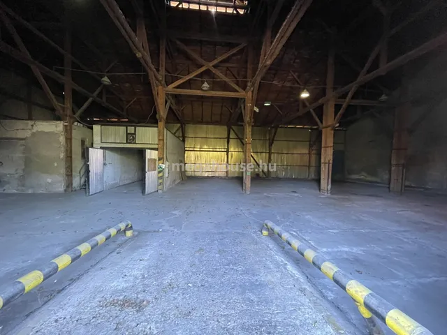 Kiadó kereskedelmi és ipari ingatlan Budapest XV. kerület 500 nm