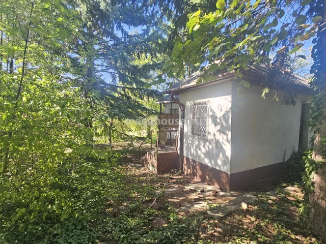 Eladó telek Budaörs 770 nm