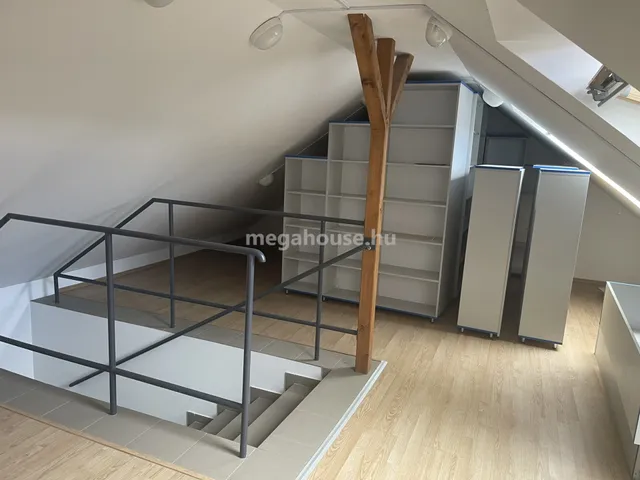 Eladó kereskedelmi és ipari ingatlan Budakeszi 157 nm