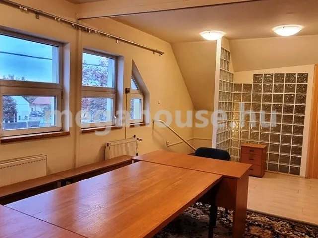 Kiadó kereskedelmi és ipari ingatlan Budaörs 35 nm