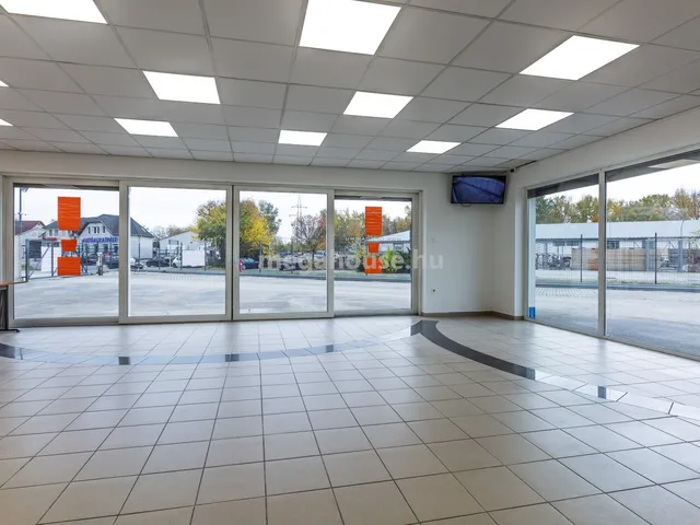 Eladó kereskedelmi és ipari ingatlan Szigetszentmiklós 200 nm