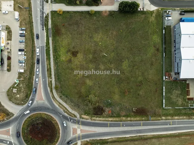 Eladó kereskedelmi és ipari ingatlan Szigetszentmiklós 6852 nm