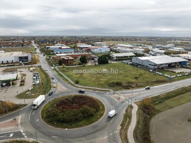 Eladó kereskedelmi és ipari ingatlan Szigetszentmiklós 6852 nm