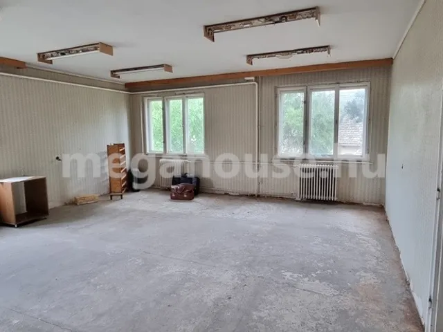 Eladó kereskedelmi és ipari ingatlan Váchartyán 294 nm