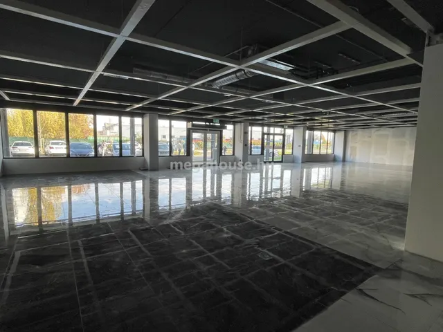 Kiadó kereskedelmi és ipari ingatlan Budaörs 860 nm