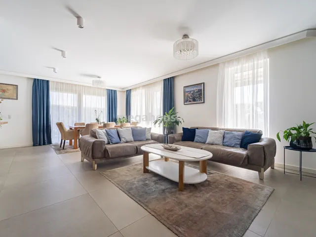 Eladó lakás Budapest XI. kerület, Madárhegy 141 nm