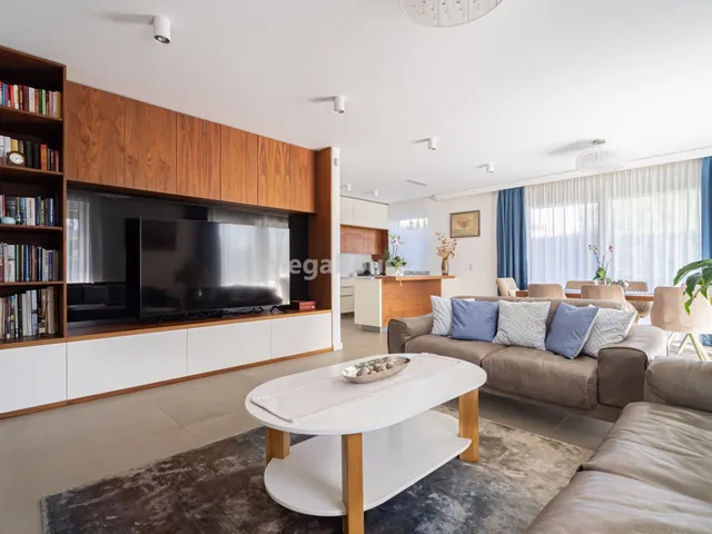 Eladó lakás Budapest XI. kerület, Madárhegy 141 nm