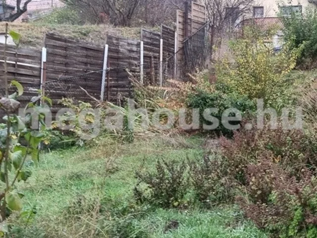 Eladó telek Budaörs 350 nm